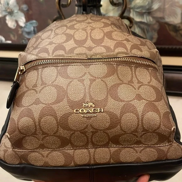 Coach, please check all picture of condition - Picture 6 of 16